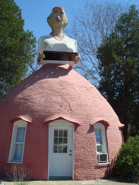 50 Most Amazing Buildings of the World | Archinomy Fantasy House, Natchez Mississippi, Crazy Houses, Unusual Buildings, Unusual Homes, Interesting Buildings, Sopot, Unique Buildings, Amazing Buildings