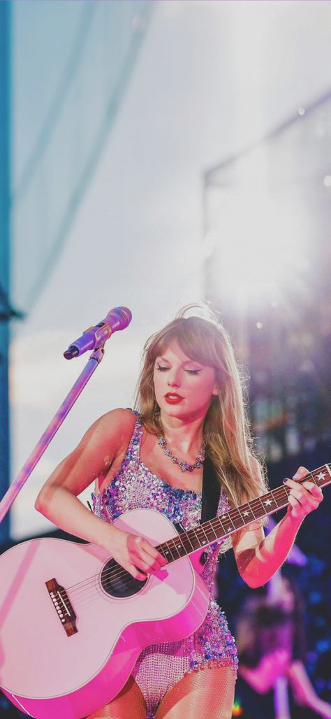 Taylor Swift Hq Pictures, Taylor Swift Eras Tour Lover Era, Taylor Swift Pink Eras Tour, Lover Eras Tour Taylor Swift, Taylor Swift E Olivia Rodrigo Wallpaper, Lover Taylor Wallpaper, Taylor Swift Aesthetic Wallpaper Lover, Taylor Swift Photoshoot Wallpaper, All Eras Taylor Swift