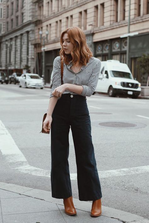 Striped button up + navy wide leg pants + leather boots + cross body purse Wide Leg Jeans With Boots, Wide Leg Pants With Boots, How To Style Wide Leg Jeans, Jeans With Boots, Style Wide Leg Jeans, Wide Leg Jeans Outfit, Wide Leg Pants Outfit, Pants Outfit Fall, Leg Pants Outfit