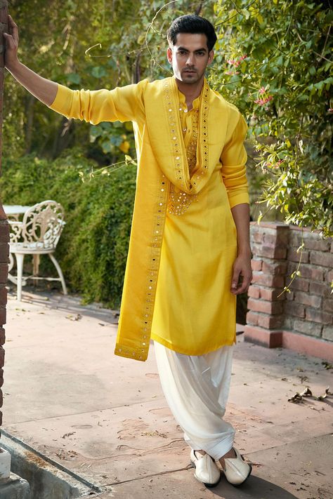 Stole For Men, Indian Wedding Clothes For Men, Haldi Ceremony Outfit, Mens Traditional Wear, Wedding Kurta For Men, Haldi Outfits, Yellow Kurta, Salwar Pants, Haldi Outfit