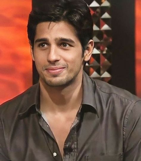 SIDHARTH MALHOTRA | Sid❤️ | Facebook Siddarth Malothra, Desi Boyz, Handsome Indian Men, 90s Bollywood Aesthetic, Siddharth Malhotra, Prabhas Actor, Ek Villain, Sidharth Malhotra, Actors Male