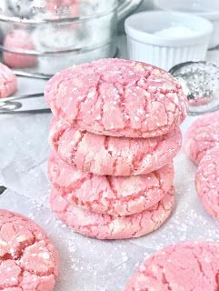 Strawberry Crinkle Cookies, Fluffy Cake, Pink Desserts, Pink Cookies, Strawberry Cookies, Pink Foods, Crinkle Cookies, Strawberries And Cream, Cookies Recipe