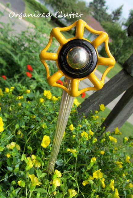 Fork handle valve faucet flowers Faucet Flowers, Organized Clutter, Stepping Stones Diy, Garden Junk, Water Valves, Outdoor Crafts, Yard Project, Outdoor Flowers, Diy Yard