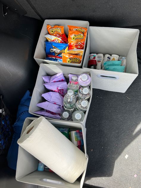 First Car Interior Ideas, Kia Car Decor, Car Trunk Essentials, Car Interior Ideas Aesthetic, Car Decorations Interior Backseat, Snack Box For Car, Car Trunk Organization Aesthetic, Car Snack Basket, Car Accessories Organization