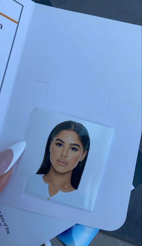 Passport picture Passport Photo Makeup, Pretty Id Card Picture, Flick Ideas, Passport Picture, Id Photos, Looks Kylie Jenner, Passport Pictures, Mode Zara, Passport Photo