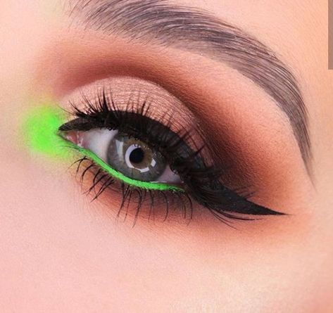 Neon green eye makeup @marioncameleon Lime Green And Pink Eye Makeup, Lime Green Prom Makeup, Lime Green Eyeliner Looks, Lime Eyeshadow Looks, Neon Green And Brown Hair, Neon Yellow Makeup Looks, Neon Green Makeup Looks Black Women, Neon Eyeshadow Looks Simple, Neon Makeup Ideas Eye Easy