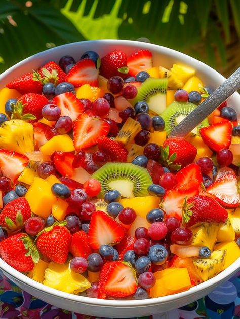 Tropical Sunshine Fruit Salad Essen, Tropical Fruit Salad, Tropical Food, Summer Salads With Fruit, Fruit Salad Easy, Summer Health, Spring Salad, Healthy Food Motivation, Summer Snacks