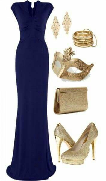 Navy blue floor length gown with gold accessories Silvester Outfit, Chique Outfits, Party Kleidung, Outfits 2017, Komplette Outfits, Gorgeous Gowns, Mode Style, Fancy Dresses, Blue Dress