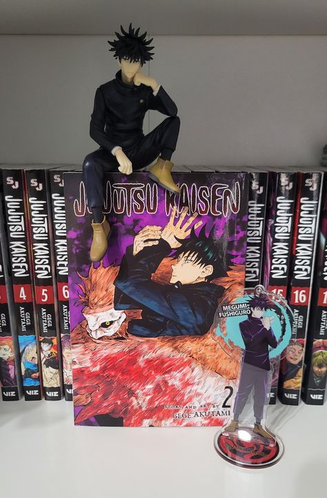 Jujutsu Kaisen Collection, Jujutsu Kaisen Manga Collection, Manga Bookshelf Aesthetic, Desk Anime, Jjk Merch, Manga Bookshelf, Manga Shelves, Noodle Stopper, Manga Shelf