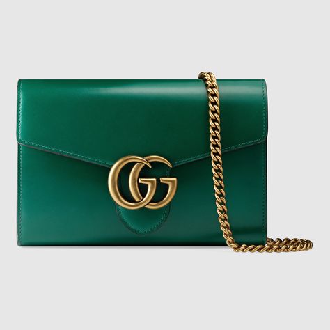 Verde lindo! Tas Gucci, Mini Chain Bag, Gucci Brand, Hot Bags, Green Purse, Stylish Purse, Gucci Gg Marmont, Best Purses, Bag Belt