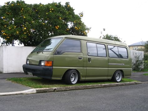 Mini Bus, Toyota Van, Mitsubishi Cars, Green Vans, Van Car, Toyota Hiace, Classic Vans, Rims For Cars, Cool Vans