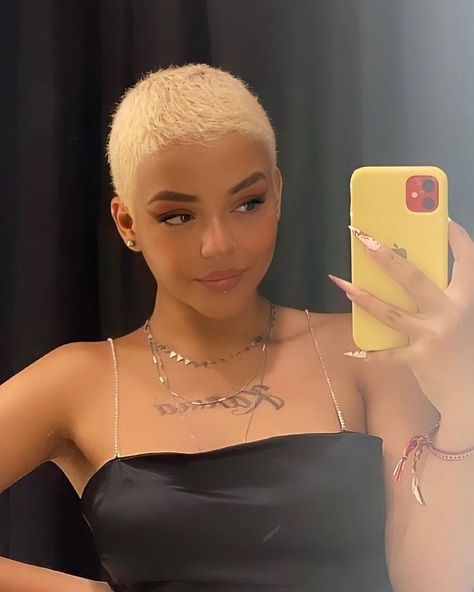 Tumblr, Black Women Blonde Hair, Concert Outfit Black Women, Concert Outfit Black, Women Blonde Hair, Shaved Blonde, Buzzed Hair Women, Short Hair Designs, Outfit Black Women