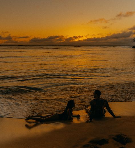 sunset, couple,hawaii aesthetic ,beach, waves, hawaii oahu photographer, engagement, love, hawaii photoshoot, candid poses, silhouette - @siennamoraless on instagram Hawaii Aesthetic Beach, Couple Hawaii, Hawaii Photoshoot, River Aesthetic, Candid Poses, Sunset Couple, Couple Beach Pictures, Hawaii Aesthetic, Hawaii Sunset