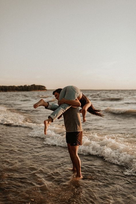 Steamy, Romantic, Sexy Beach/Water Engagement Session Maspalomas, Mar Del Plata, Couple Seaside Photography, Love Story Beach Ideas, Beach Outfits For Photoshoot, Unique Beach Couple Photos, Fun Beach Couple Shoot, Romantic Water Photoshoot, Couples Fall Beach Photoshoot