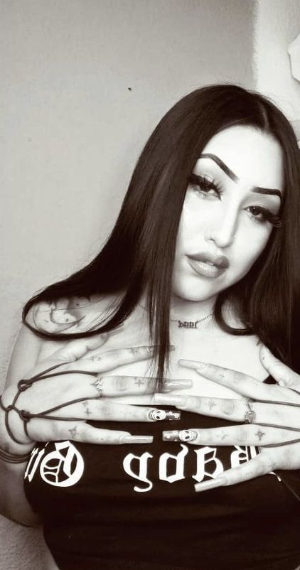 #cholas #brownpride #chicana #babygirl 90s Chola Aesthetic, Chola Aesthetic, Chola Makeup, Fall Baddie, Beautiful Mexican Women, Chola Style, Chicana Style, Brown Pride, Wicked Tattoos