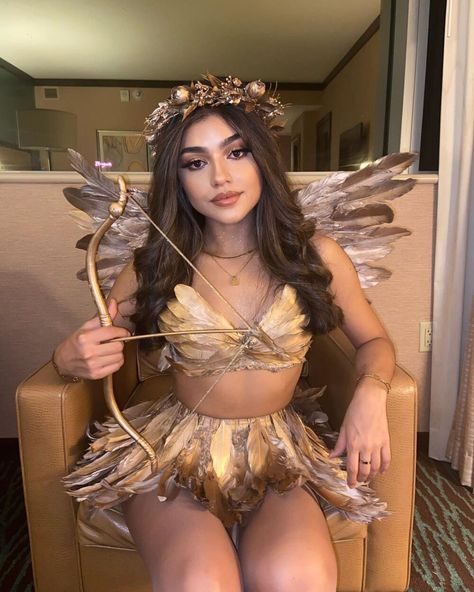 40 Cute Women's Halloween Costumes to Copy This Year Greek Goddess Make Up, Greek Goddesses Costume, Halloween Costumes Greek Goddess, Halloween Greek Goddess, Halloween Outfit Women, Greek Gods And Goddesses Costumes, Greek Goddess Costume Halloween, Halloween Rave Outfits, Costume Women Halloween