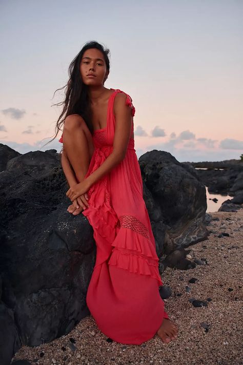 Bohemian Style Clothing, Bohemian Beach Outfit, Free People Robe, Flowy Beach Dress, Watermelon Wedge, Comfortable Maxi Dresses, Skirt Crochet, Frilly Blouse, Boho Style Outfits