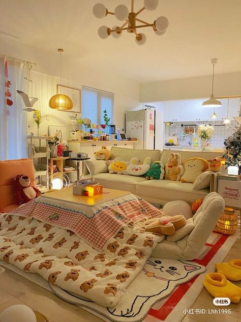 Living Room With Kotatsu, 475 Sq Ft Studio Apartment Ideas, Kotatsu Bedroom, Anime Living Room Decor, Kotatsu Living Room, Kotatsu Aesthetic, Kawaii Apartment, Strawberry Room, Colorful Minimalism