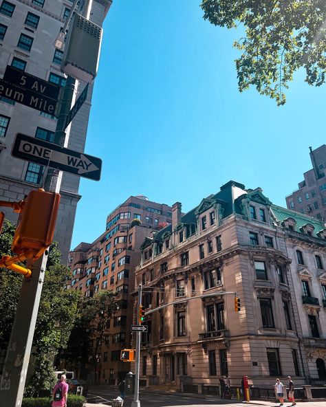 5th ave upper east side new york city nyc architecture New York Apartment Upper East Side, Los Angeles, Upper East Side Apartment Interior, Robert Jamison, Lower East Side Fashion, Lower East Side Aesthetic, Upper East Side House, Upper East Side Aesthetic, Nyc Core