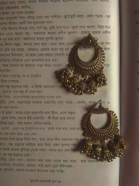 Indian Retro Aesthetic, Indian Jewelry Aesthetic, South Asian Jewelry, Desi Things, Bengali Culture, South Asian Aesthetic, Desi Vibes, Desi Aesthetics, Desi Love