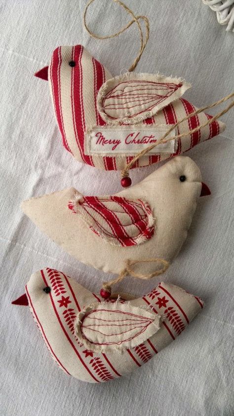 Candy Cane Christmas, Christmas Doves, Diy Jul, Red And White Christmas, Christmas Bird, Bird Crafts, God Jul, Fabric Ornaments, Christmas Sewing