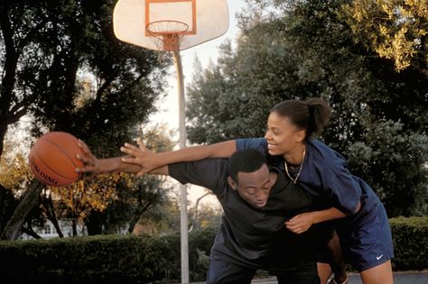 Love and Basketball (2000): Quincy is set to marry the wrong woman instead of his college sweetheart and perfect foil Monica. The night before the wedding, the two play a high stakes game — if he loses, he won't get married the next day. He wins in a heartbreaking turn, but as Monica is walking away, he utters "Double or nothing?" Basketball Proposal, Love And Basketball Movie, Sanna Lathan, Basketball Couples, Basketball Movies, 90s Couples, Black Marriage, Black Relationship, Tv Scenes