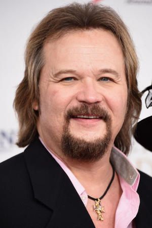 HAPPY 56th BIRTHDAY to TRAVIS TRITT!!    2 / 9 / 19   Born James Travis Tritt, American country music singer, songwriter, and actor who signed to Warner Bros. Records in 1989, releasing seven studio albums and a greatest hits package for the label between then and 1999. In the 2000s, he released two albums on Columbia Records and one for the now defunct Category 5 Records. Taylor Kinney, Happy 56th Birthday, Happy 56 Birthday, Artist Portraits, Travis Tritt, 56th Birthday, Outlaw Country, Country Music Artists, The 2000s