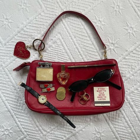 Daily Bag Essentials, Mckenna Core, Red Purse Outfit, Capacious Bag, 2024 Mood, Inside My Bag, Purse Essentials, Aesthetic Bags, Handbag Essentials