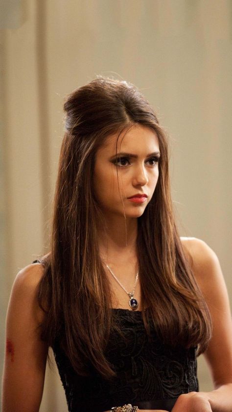 The Vampire Diaries Katherine, Vampire Diaries Katherine, Vampire Diaries Costume, Nina Dobrev Hair, Vampire Hair, Katherine Pierce Outfits, Kathrine Pierce, Katerina Petrova, Trendy Halloween Costumes