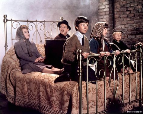 Classic Films, Bedknobs And Broomsticks, Nostalgia Art, Angela Lansbury, Fantasy Films, Disney Live Action, Lady And The Tramp, Disney Kids, Musical Movies