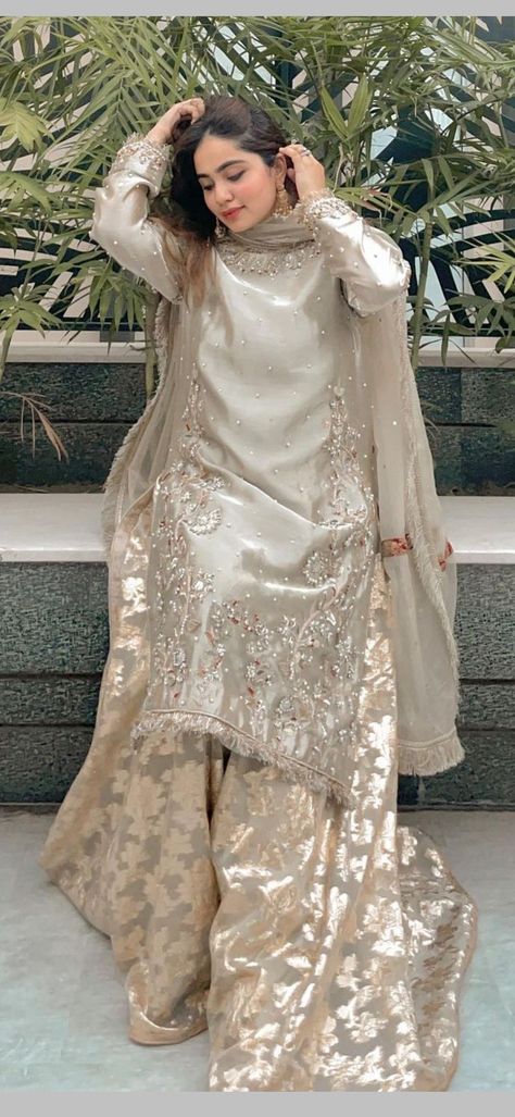 Pakistani Wedding Outfits Guest Salwar Kameez, Pakistani Suits Wedding Wear, Pakistani Party Suits, Simple Nikkah Dresses Pakistani, Desi Long Dress, Pakistani Wedding Suits For Women, Pakistan Dresses Design Simple, Nikkah Simple Dress, Bridal Outfits Wedding Pakistani