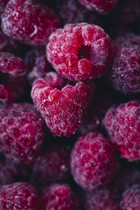 Raspberry Cottage, Form Style, Frozen Raspberries, Raspberry Fruit, Belle Nature, Fruit Wallpaper, Fruit Photography, Raspberry Red, Raspberry Color