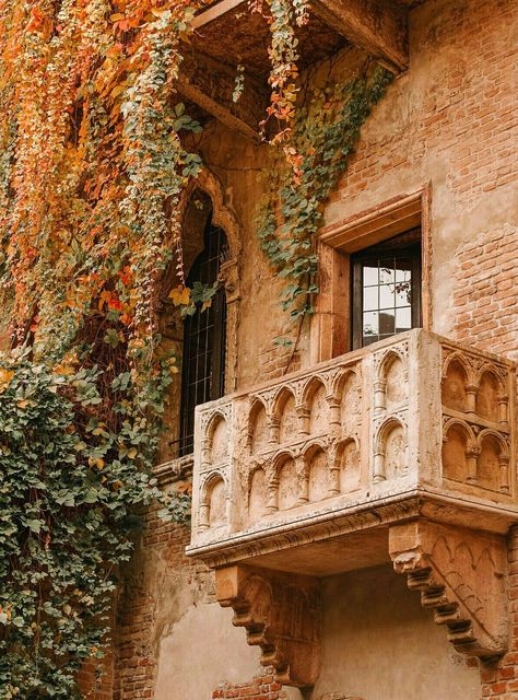 Northern Italy, Era Victoria, Istoria Artei, Europe Aesthetic, Verona Italy, Italy Travel Tips, Italy Aesthetic, Pretty Places, Travel Aesthetic