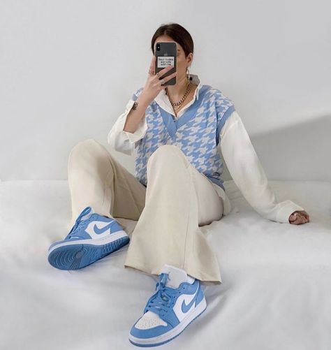 Jordan 1 Outfits, Jordan Outfits Womens, Streetwear Magazine, Outfits With Jordan 1s Fashion Styles, Jordan Sneaker, Jordan Outfit, Jordan Outfits, Traje Casual, Tomboy Style Outfits