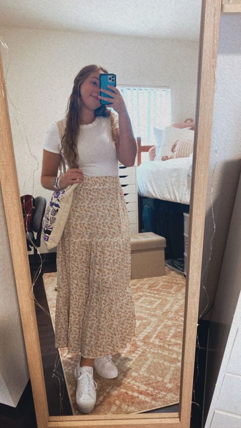 Modest Dresses For School, Teacher Looks Outfit Summer, New Teacher Outfits Simple, Long Skirts Modest Outfits, Teacher Long Skirt Outfits, Modest Fashion Outfits Skirt, Layering Modest Outfits, Kohls Employee Outfits, Long Skirt And Tee Shirt