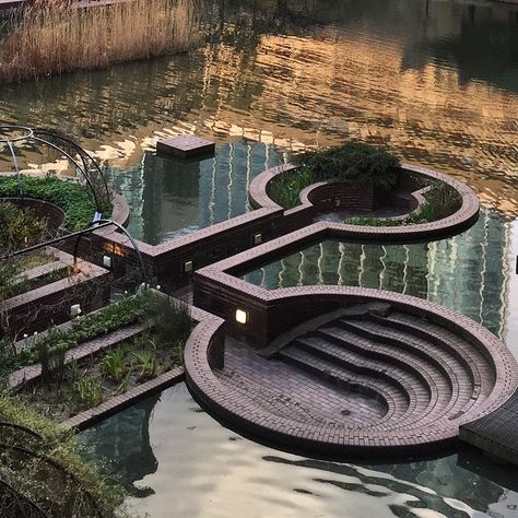 Futuristic Architecture, Taman Air, Water Architecture, Bedroom Barndominium, Water Gardens, Landscape Architecture Design, Brutalist Architecture, Barndominium Ideas, Brutalism