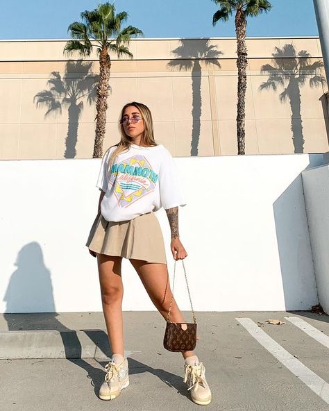 The Best 15 Streetwear Outfits & Trends – May the Ray Tshirt Skirt Outfit, Tennis Skirt Outfit Street Style, Street Fashion Outfits, Tennis Skirt Outfits, Streetwear Fashion Outfits, Streetwear Outfit Ideas, Tennis Skirt Outfit, Shirt Dress Outfit, The Ray