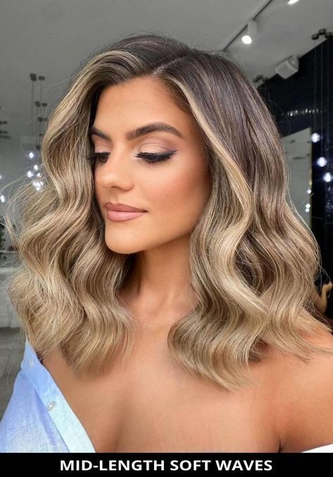 Request this stylish mid-length soft waves that everyone is talking about! Need more inspiration like this one? Here are the 21 trendiest bridesmaid hairstyles for the brides big day. // Photo Credit: @natalieannehair on Instagram Bridemaids Hairstyles, Bridal Hair Down, Pageant Hair, Bridesmaid Hair Medium Length, Guest Hair, Bridesmaid Hair Makeup, Makijaż Smokey Eye, Bridesmaid Hair Down, Wedding Hair Inspiration