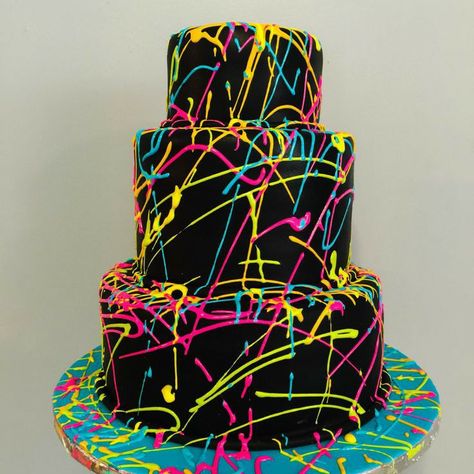 Neon Cakes Glow Birthday Parties, Glow Cookies, Neon Birthday Cakes, Neon Pool Parties, Splatter Cake, Bolo Neon, Glow Theme Party, Roller Skate Birthday Party, Neon Cakes