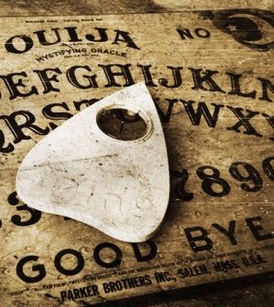 People have done some pretty strange things because the #ouija board told them to... Parapsychology, Paranormal Aesthetic, Paranormal Stories, Spirit Communication, Spirit Board, Ouija Board, Paranormal Activity, Ghost Hunting, Strange Things