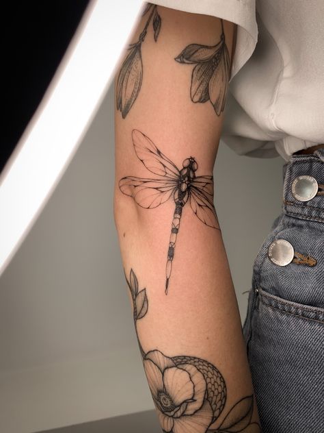 Flowers Down The Spine Tattoo, Human Bone Tattoo, Dragon Fly Cover Up Tattoo, Middle Back Tattoos For Women, Dragonfly Leg Tattoo, Sarah Golish, Sleeve Filler Ideas Women, Three Person Tattoo, Sentimental Tattoos