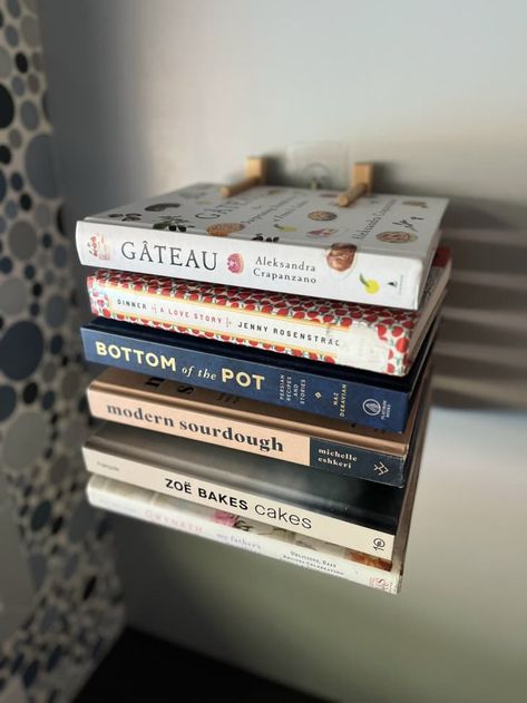 Ikea Plate Rack, Ikea Teller, Cookbook Display, Ikea Book, Cookbook Storage, Kitchen Bookshelf, Cookbook Shelf, Storage Hack, Craft Hacks