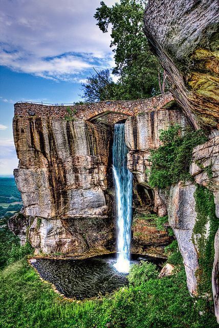 15 Most Beautiful Places to Visit in Tennessee Tennessee Travel, Rock City, Tennessee Vacation, Air Terjun, Chattanooga Tennessee, City Garden, Beautiful Waterfalls, Alam Yang Indah, Nashville Tennessee