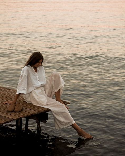 Summer Woman Aesthetic, White Clothes Photoshoot, White Linen Photoshoot, White Linen Aesthetic, Girl In White Dress Aesthetic, French Women Aesthetic, Soft Feminine Aesthetics, Boho Girl Aesthetic, French Vibes Aesthetic