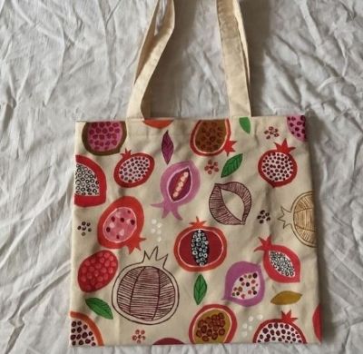 50 Tote bag painting ideas - Craftionary Cute Acrylic Painting Ideas, Totebag Painting Ideas, Cute Acrylic Painting, Bag Painting Ideas, Tote Bag Painting Ideas, Paint Tote Bag, Painting Tote Bags, Diy Bag Painting, Tote Bag Painting