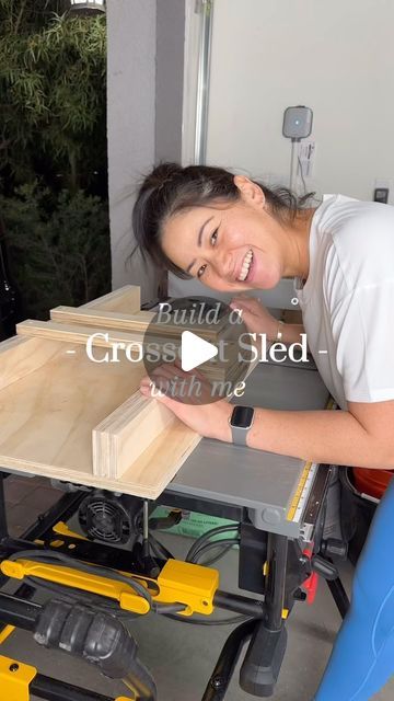 Deedee Oguma | DIY and Decor on Instagram: "⚠️ Crosscutting wood (against its grain) is dangerous on a table saw for a number of reasons. That’s why some genius 🧐 invented the crosscut sled: so that we could safely and, also, more effectively make clean and repeatable cuts.  If you’re new to woodworking like I am, you’re overwhelmed by the safety measures you have to take to feel confident with power tools. 😩 So when I found these free crosscut sled plans from @steveramsey_wwmm, I was so relieved, because I wasn’t sure I was skilled enough to make a super fancy one like I’d seen on so many YT videos. 😳 Steve’s plans were super simple, easy to follow and very beginner friendly. Check him out if you love woodworking like me! 🪵 • • • • #Woodworking #Woodwork #DIY #LadiesWhoDIY #CrosscutSl Crosscut Sled Plans Table Saw, Table Saw Projects Beginner, Pallet Wood Projects That Sell, Diy Table Saw Sled, Crosscut Sled Plans, Table Saw Sled Plans, Carpentry Tools Woodworking, Diy Tools Woodworking, Woodworking Workshop Plans