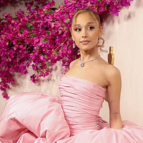 COMPLEX on Instagram: "Ariana Grande arrives to the 2024 #Oscars 🎀" Couture, Ariana Grande Grammys, Ariana Grande News, Beyonce Fans, Pink Marshmallows, Ariana Grande Fans, Ariana Grande Cute, Arianna Grande, Ariana Grande Pictures