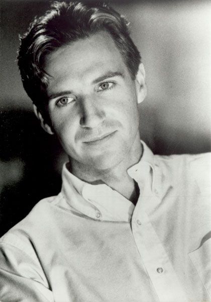 Young Ralph Fiennes 😍 Ralph Fiennes Gif, Ralph Finnes, Maid In Manhattan, The English Patient, Ralph Fiennes, Liam Neeson, Hooray For Hollywood, Film Tv, British Actors