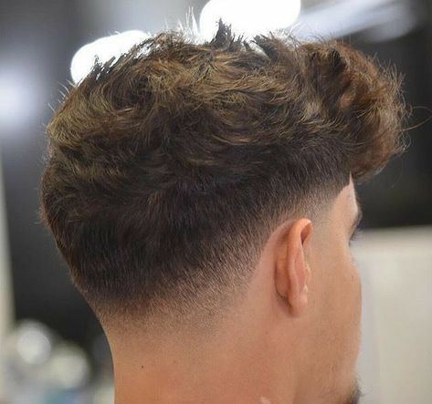 Brunette Hair Trends, Mens Haircuts Thick Hair, Taper Fade Short Hair, Fade Haircut Curly Hair, Men Fade Haircut Short, Mid Fade Haircut, Mens Haircuts Short Hair, Male Haircuts Curly, Low Fade Haircut