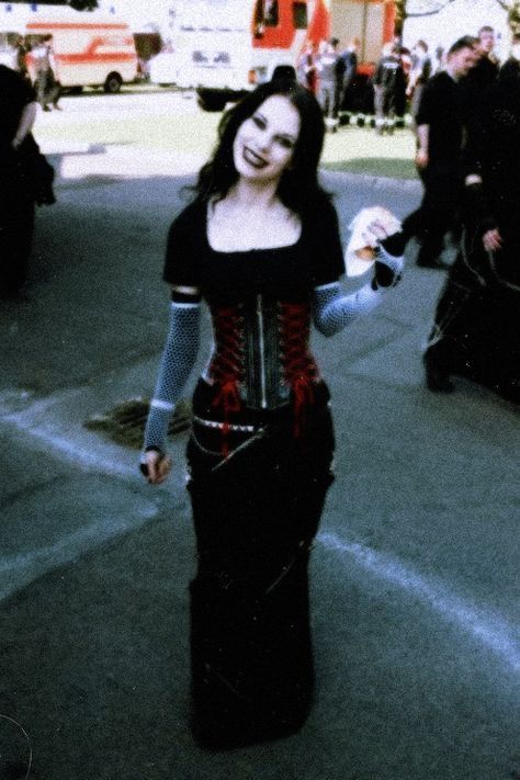 1970s Goth Fashion, Actual 90s Fashion, Mall Goth Plus Size, Early 2000s Goth Fashion, Mall Goth 2000s Outfits, 2000s Mall Goth Outfits, Goth Outfits 90s, 90s Mall Goth Outfit, Mall Goth Outfits 2000s